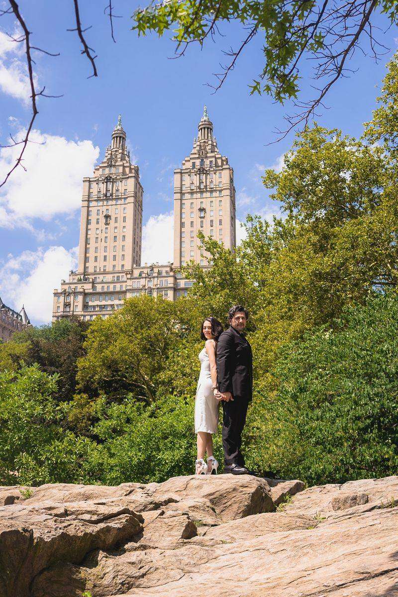 Retrato en las rocas junto al lago, cerca del Ladies Pavilion